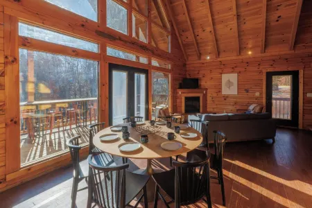 Klyfta Haus, 4Br, Lakeview, Fishing, Hot Tub, Firepit, Shuffleboard, EV Charger