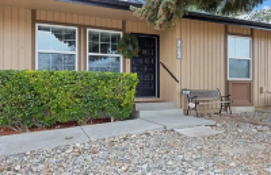 Remodeled, Quiet Hideaway with Private Hot Tub