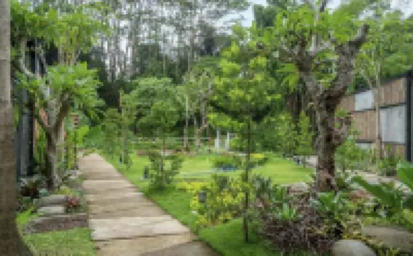 By the River Cottage with Private Warm Pool