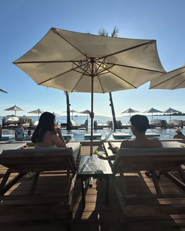 รูปภาพของมิราเคิล บีชคลับ เตียงอาบแดดหรู พร้อมเครดิตฟรี