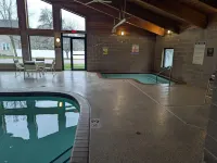 AmericInn by Wyndham St. Peter - piscina