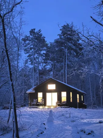 Modern Design - Fire Pit - Lake Access