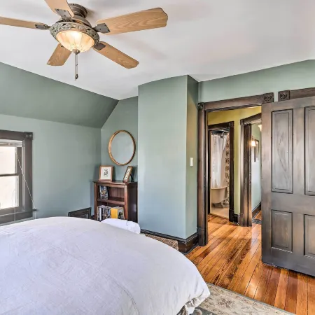 Newly Renovated Home Close to Dtwn Lawrence!