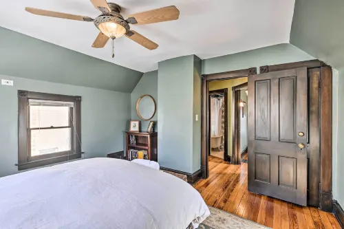 Newly Renovated Home Close to Dtwn Lawrence!