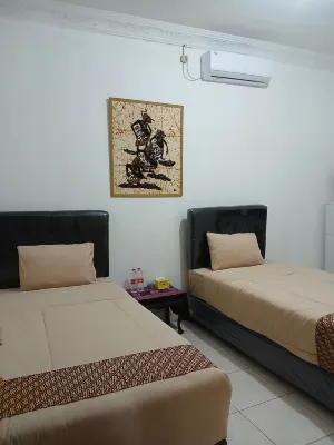 Ndalem Surya Malioboro Hotels near Batik Museum