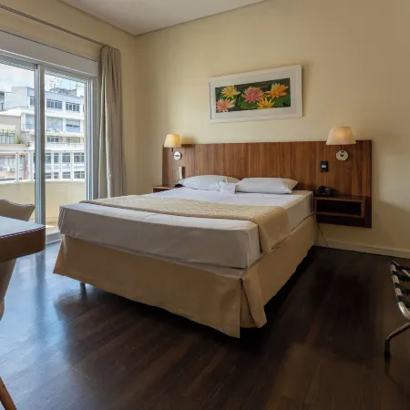 Hotel Amália Отели рядом с достопримечательностью «Площадь Патиу-ду-Колежиу»