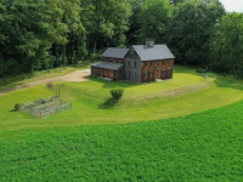 52-acre Berkshires Farmhouse Fire Pit, Outdoor Dining + Trails Copper Kettle Farm by Avantstay 設菲爾德酒店