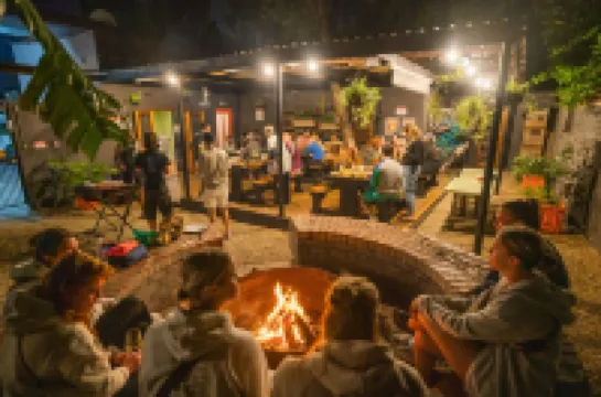 เนเวอร์แอทโฮมคลูฟสตรีท โรงแรมใน