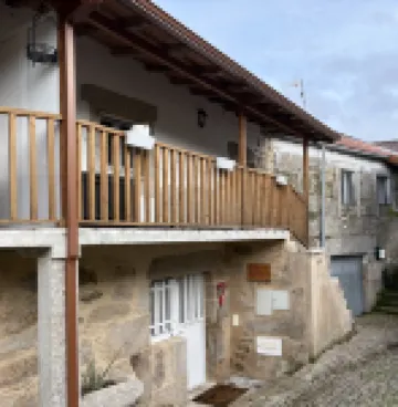 Charming Tourém Retreat 3 Bedroom House with Stunning Views Hotels in 