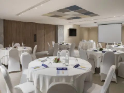 คัมปานิเล แอล เมคเทล โรงแรมในตูนิส