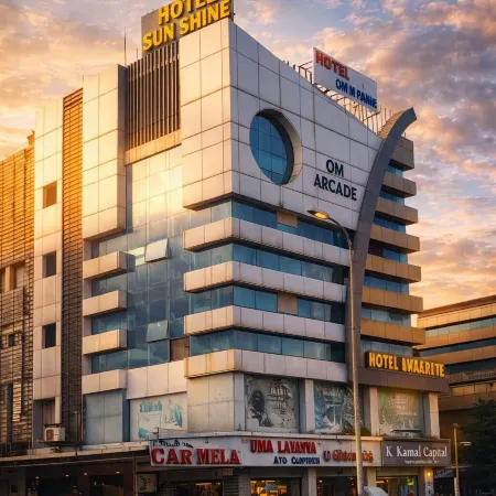 Hotel SunShine. Отели рядом с достопримечательностью «Храм Сомнатх»