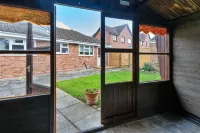 Cozy 3 Bedroom Apartment in Southern Lea