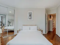 Central 2-Bed with Gym and  Parking