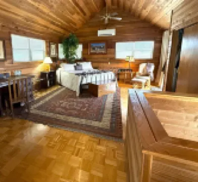 Private, Redwood Cabin with Endless Hill Country Views. Horse & Dog Friendly!