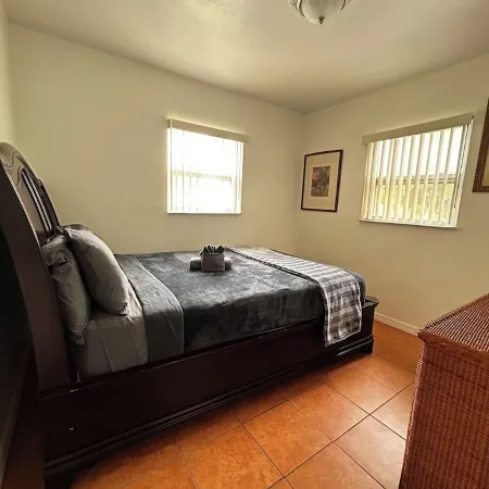 Charming 2-bedroom cottage in enjoyable Pinellas Park with AC, WiFi, and more