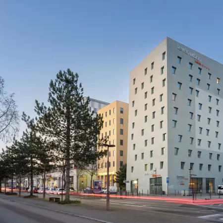Seven Urban Suites Nantes Centre Отели рядом с достопримечательностью «Иль-де-Версаль»