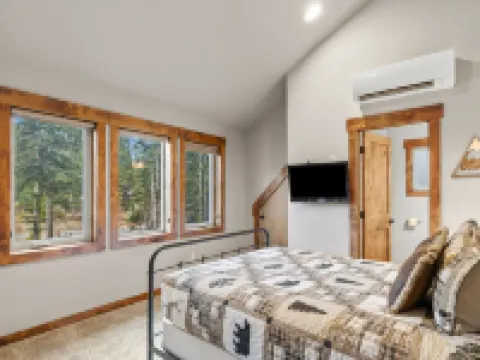 New Hot Tub - 3 Bedroom - 3.5 Bath - Bedrooms Have Private Bathrooms - Fire Pit Hotels in Ronald