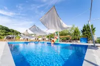 Gyeongju Tentaus Glamping & Auto Camping & Caravan - Kolam Renang