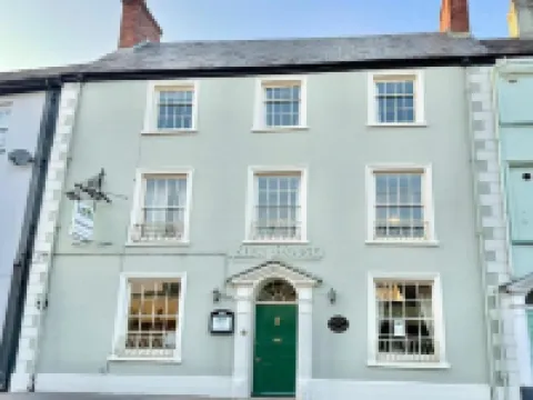 The Beacons Guest House Hotels near The Royal Welsh Regimental Museum