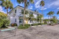 BeachTrail Lodging - Parking