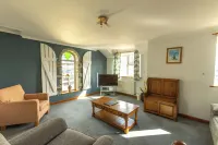Tregurrian Villas - Villas