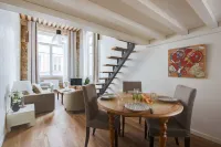 GuestReady - Magnificent duplex canut hypercentre - Homestays