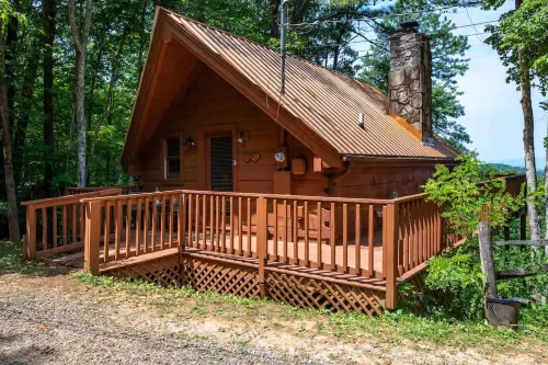 Cute Studio Cabin! Views! Private. Hot Tub. Relax!