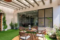 Mountain Creek 7BHK Villa by ELIVAAS - Villas