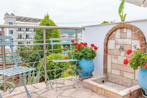 Gregory's Apartments - غرفة مطلة على الجبل