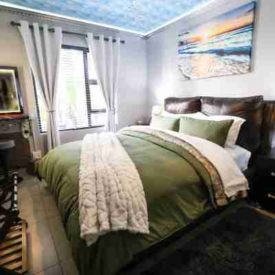 Luxury 2-Bedroom Apartment Near or Tambo with Private Garden & Heated Pool Others