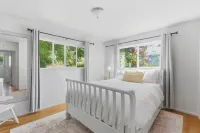 Mid Century Modern-5 min from I-5
