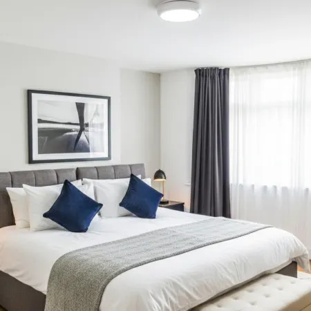 Serviced Accom Sleeps 8- Near London, Free Parking