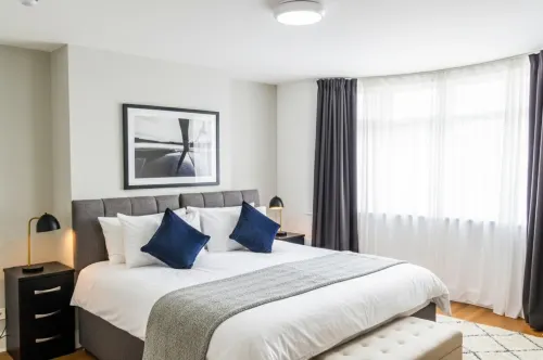 Serviced Accom Sleeps 8- Near London, Free Parking