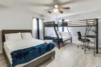 Spacious Home w/ Hot Tub, 14 Mi to Downtown Atl! - Kitchen