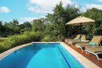 Kingfisher Creek Safari Lodge