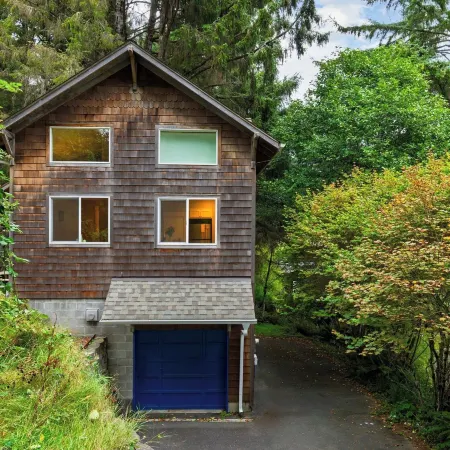 Cozy Cannon Beach Home Near Haystack Rock & Downtown Steps From the Sea by Avantstay