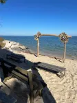 Private Beach Front Getaway at The Sunshine Beach Cottage. - en bord de mer