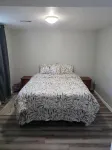 Bright & Cozy 2-Bedroom Main Floor Suite - 2-Star