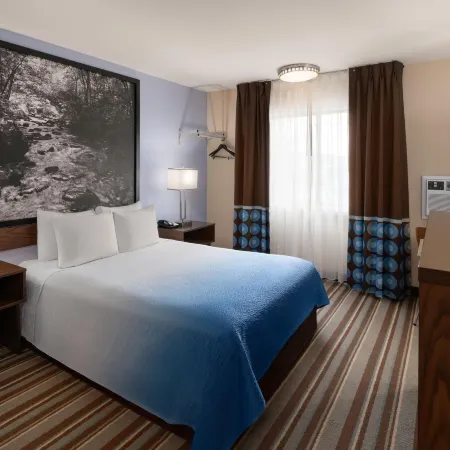Super 8 by Wyndham Longmont/Twin Peaks