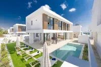 New 4 bedroom villa with pool, 100 Meters from the beach - balcony