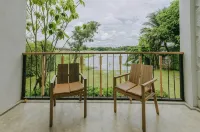 White Wall Riverfront Hotel - พร้อมอาหารเช้า