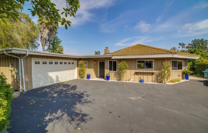 Fallbrook Home w/ Mountain Views: Close to Hiking!