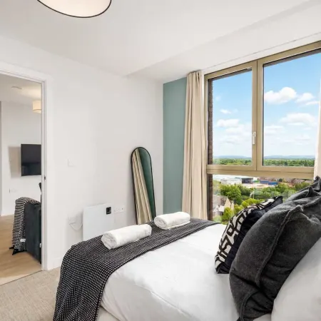 Luxury Views 10th Floor 2 Bed Apartment