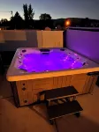 Perfect Cottage. Sleeps 11, 5Bd, 3Br, Hot Tub Media Room, Large Yard, Fire Pit - 4-Star