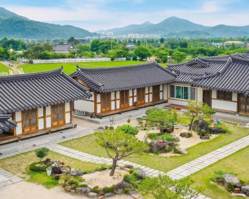 Hanok 1st Street Hotels near Cheonmachong