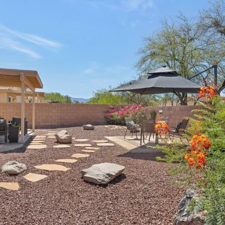 Stunning Vacation Home - Trails, Golf & Dining!