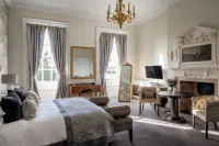 Buxted Park Country House - parking