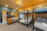 18 Hole Golf - Views For Miles - Hot Tub - Theater - balcony