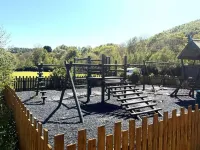Caravan - Sleeps 8 Pet Friendly & Hot Tub - Villas