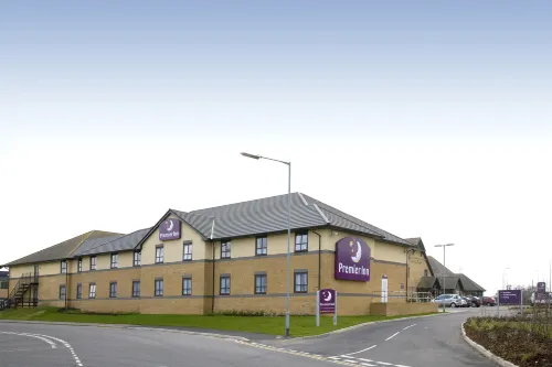 Premier Inn St. Neots (Colmworth Park) - parking